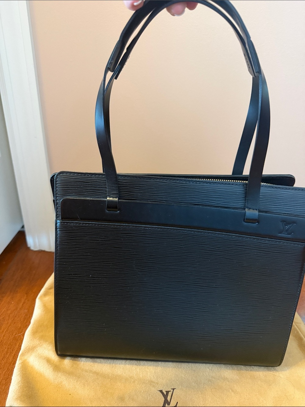 Louis Vuitton Elegant Black Epi leather handbag